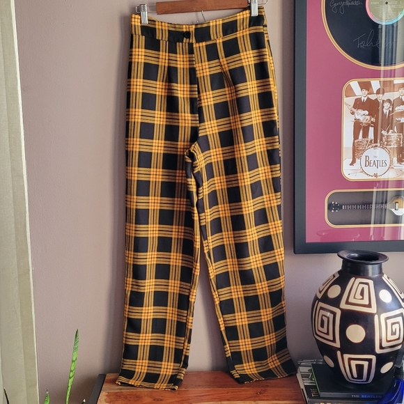 Neaitiful Nasty Gal High Waisted Check Print Tapered Pants Size 4 Zip / Button - Picture 2 of 8
